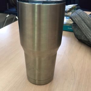 Meet your Posher, Dakota